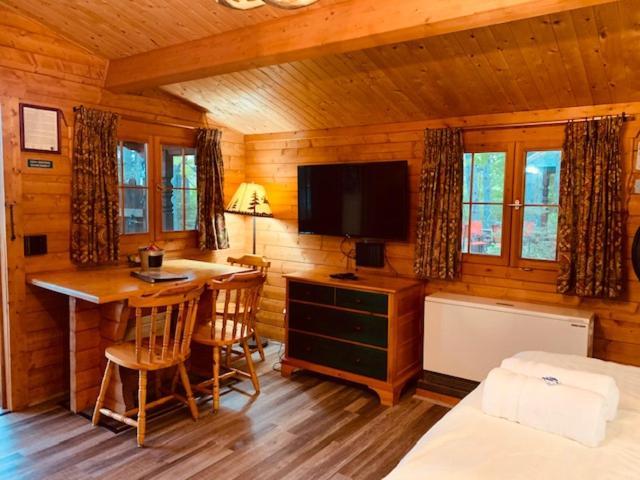 Holiday home Lakeshore Lily Pad